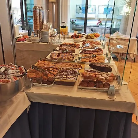 ホテル Gabbiano カットーリカ